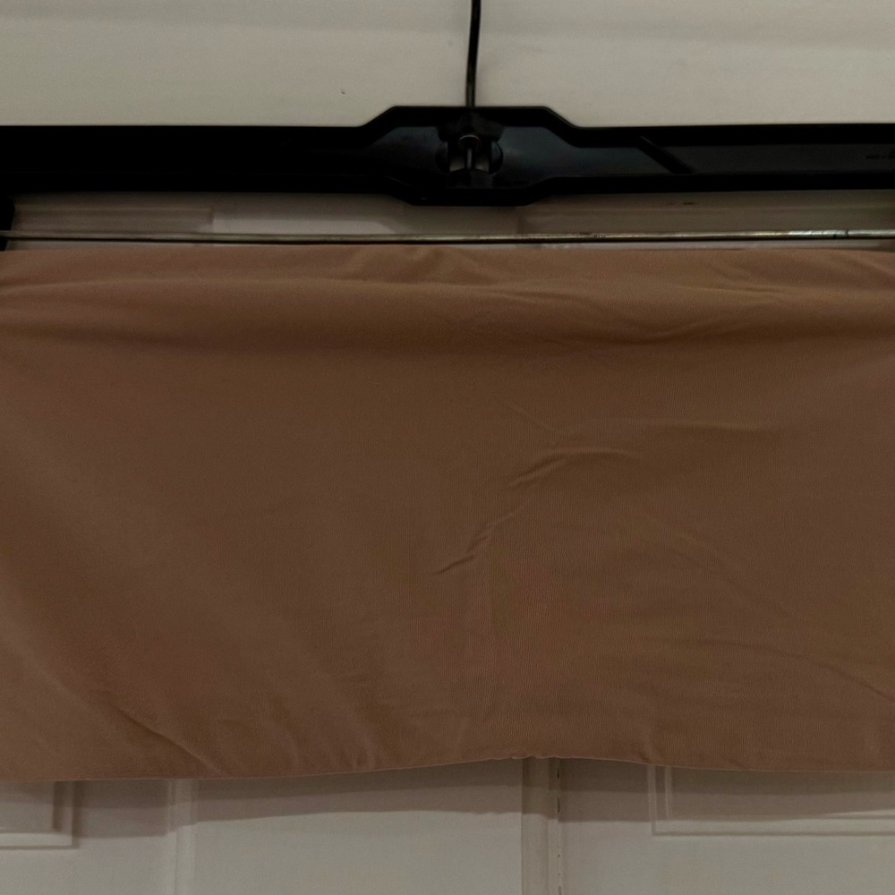 Skims Everybody bandeau. medium.